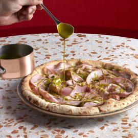 Buffalo Mozzarella, Mortadella ham and pistachio condiment pizza